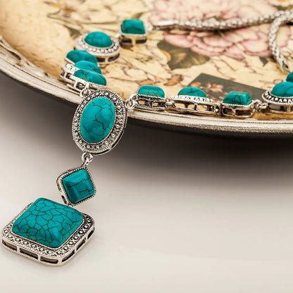Vintage Geometric Turquoise Necklace in Alloy Design