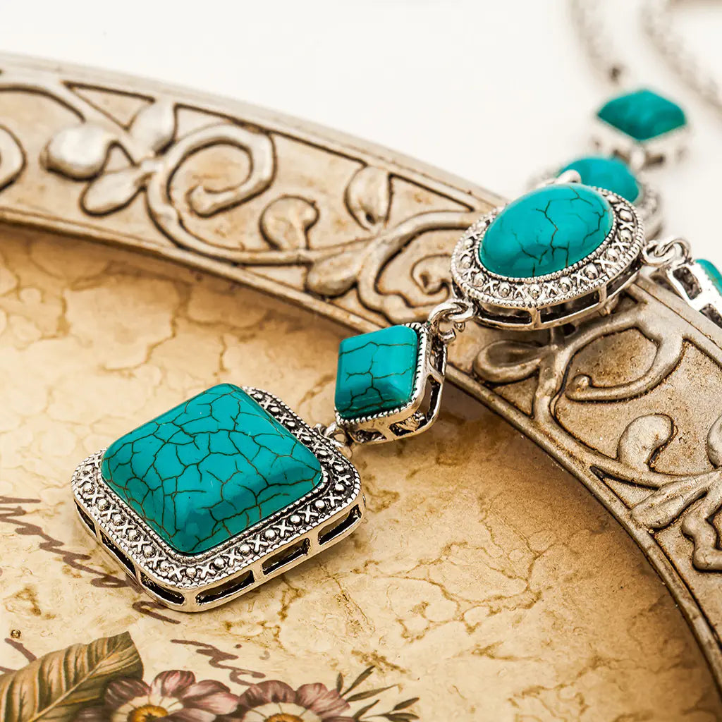Vintage Geometric Turquoise Necklace in Alloy Design